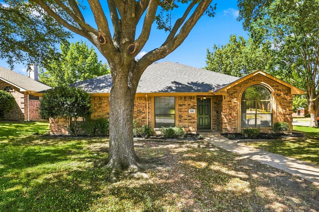 7121 Cottonwood Cir, Sachse, TX 75048
