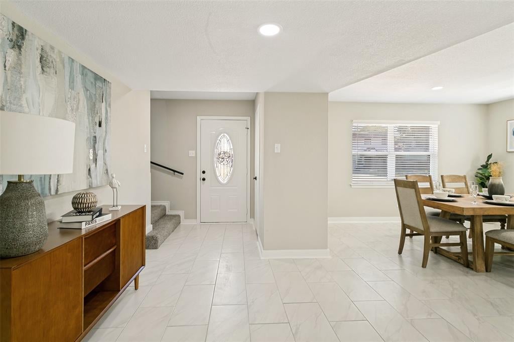725 Hawthorne Ln, Grand Prairie, TX 75052 photo
