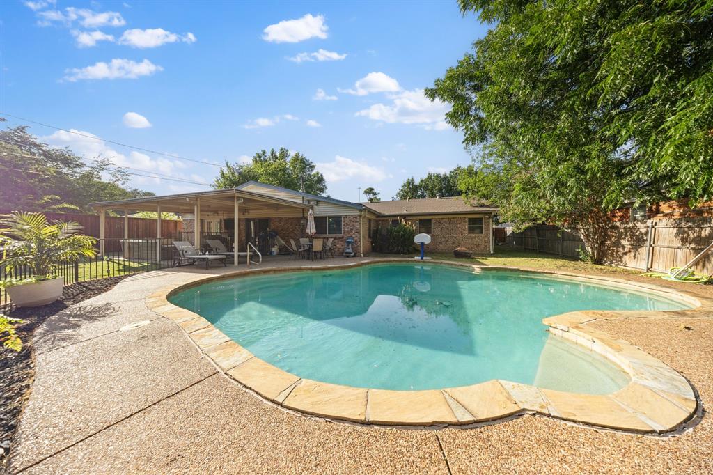 6736 Corona Dr, North Richland Hills, TX 76180 photo
