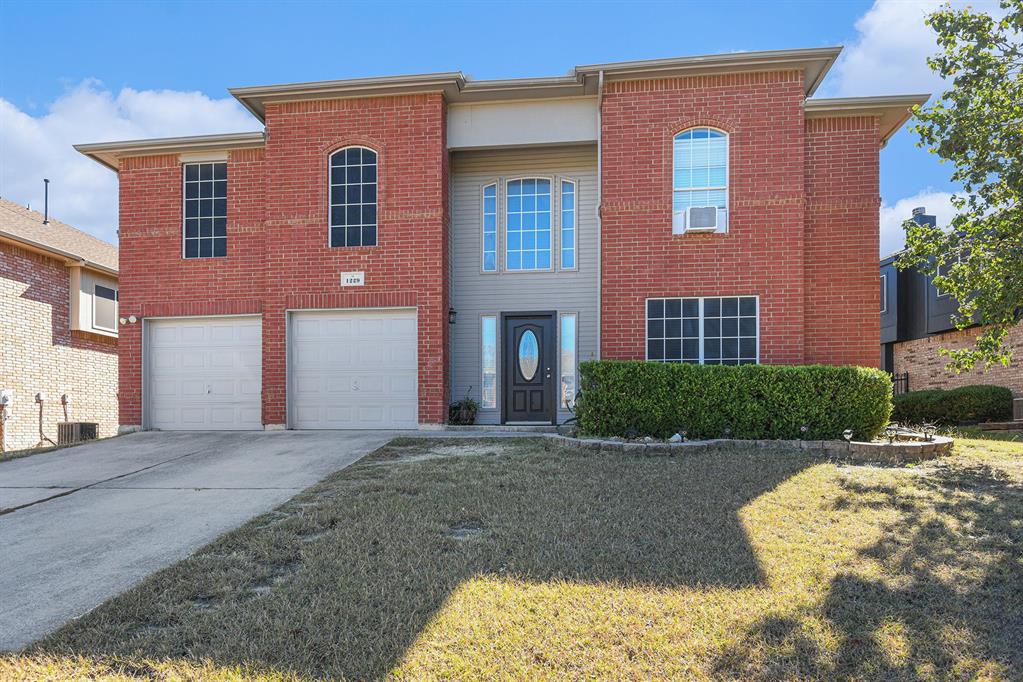 1229 Topeka Dr, Saginaw, TX 76131
