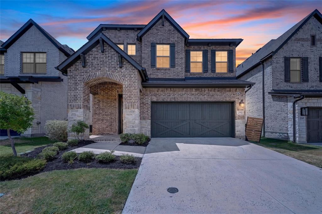 2552 4 Roses Dr, Lewisville, TX 75056