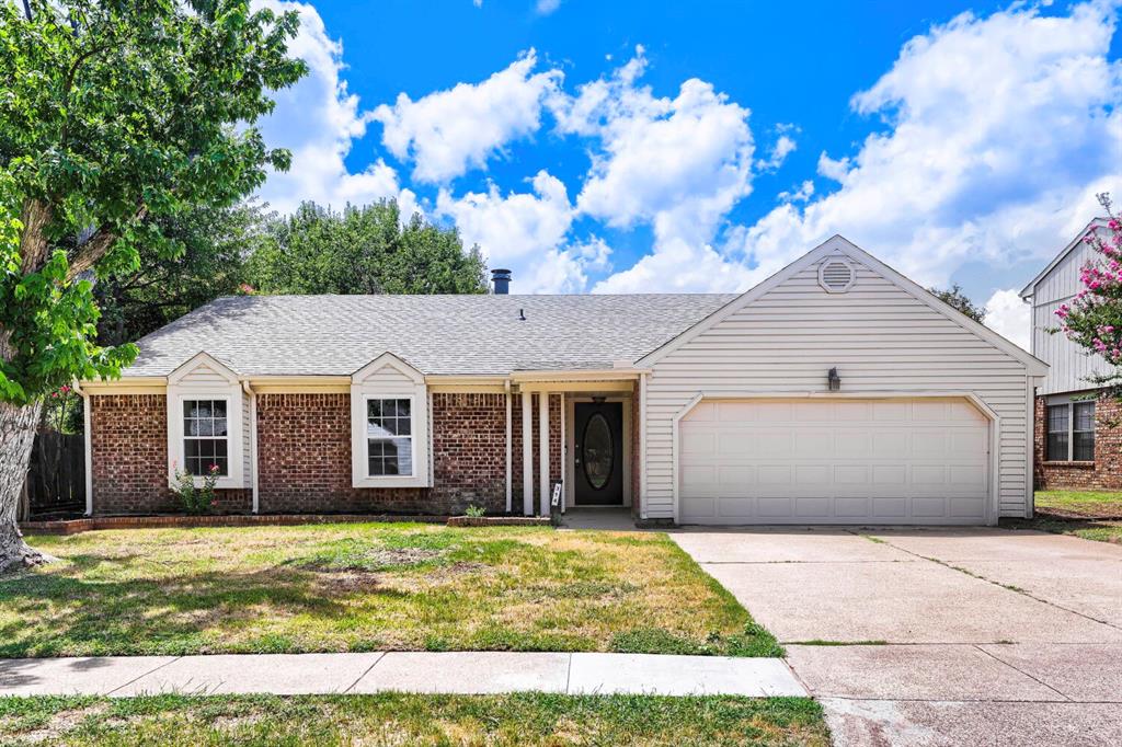 314 Sandlewood Ln, Euless, TX 76039