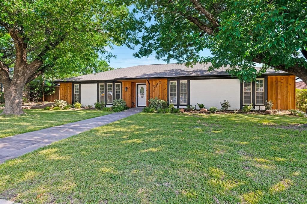 2302 Greenhill Dr, Carrollton, TX 75006 photo