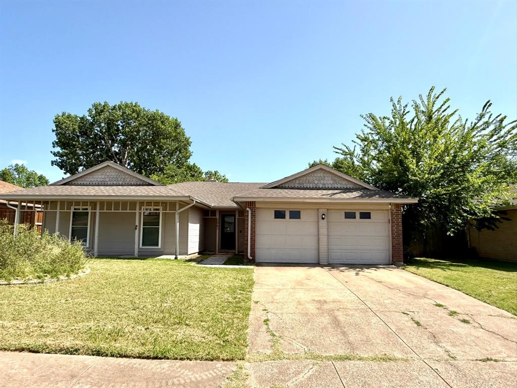 2661 Berkshire Ln, Grand Prairie, TX 75052