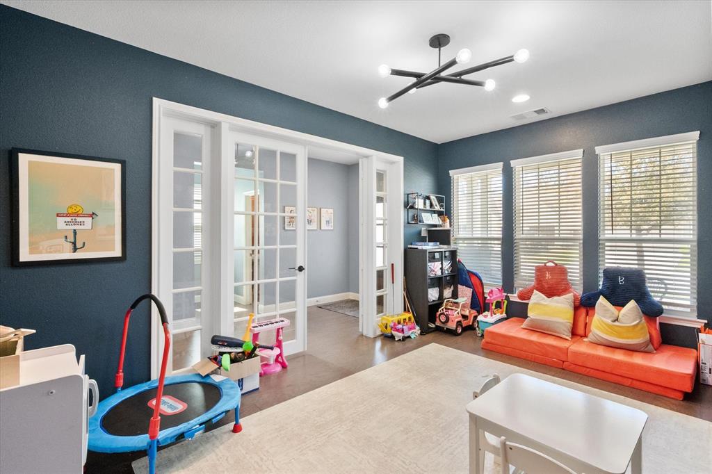 2801 Livingston Ave, Fort Worth, TX 76110 photo