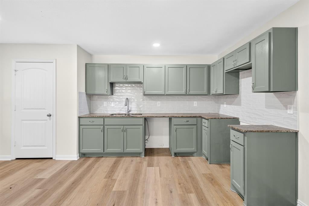 4920 S Peachtree Rd, Balch Springs, TX 75180 photo