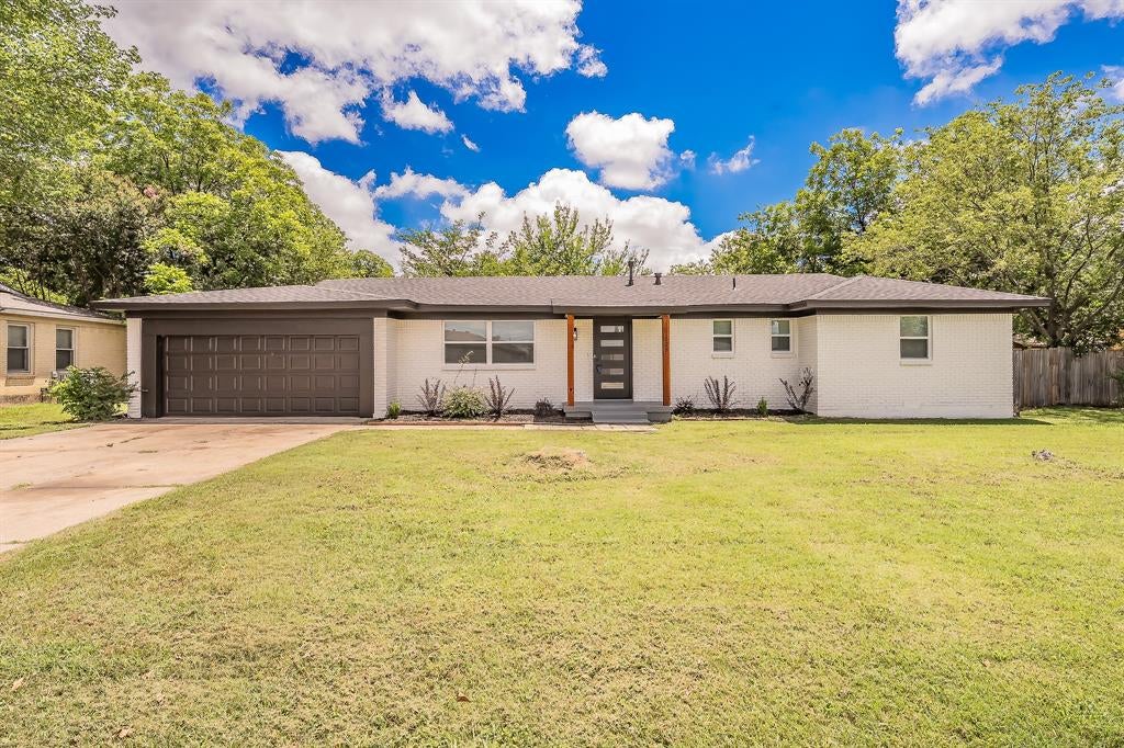 828 Glenda Dr, Bedford, TX 76022