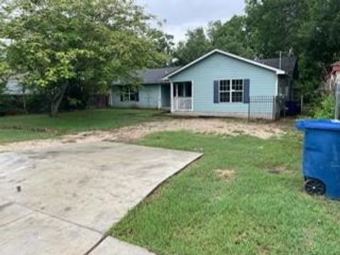 Single Family Residence in San Antonio TX 5130 Fedora Drive.jpg
