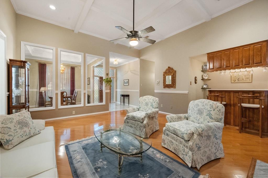 2105 Sleepy Hollow Dr, Arlington, TX 76006 photo
