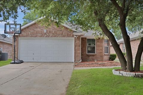Single Family Residence in Fort Worth TX 8805 Highland Orchard Drive.jpg