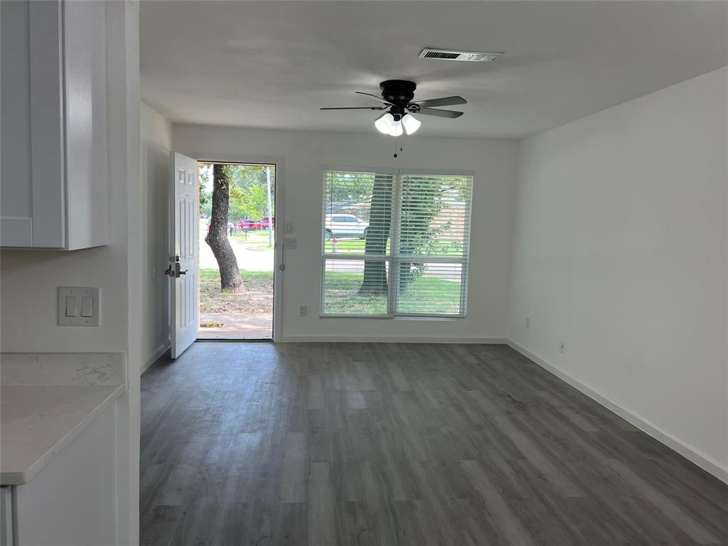3221 Forestdale Ln, Balch Springs, TX 75180 photo