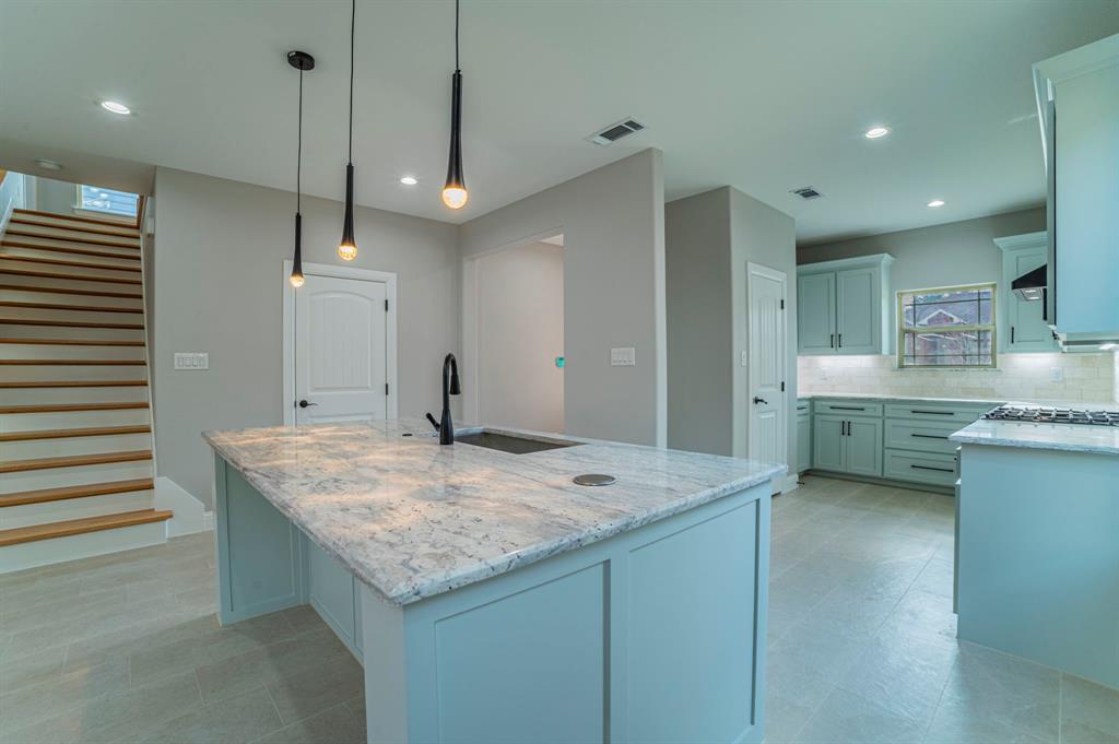 8319 Deep Green Dr, Dallas, TX 75249 photo