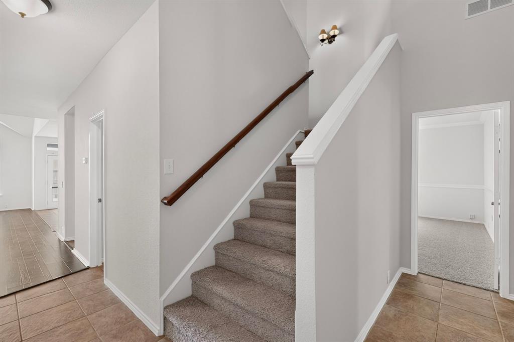 1756 Hidden Brook Dr, Grand Prairie, TX 75050 photo