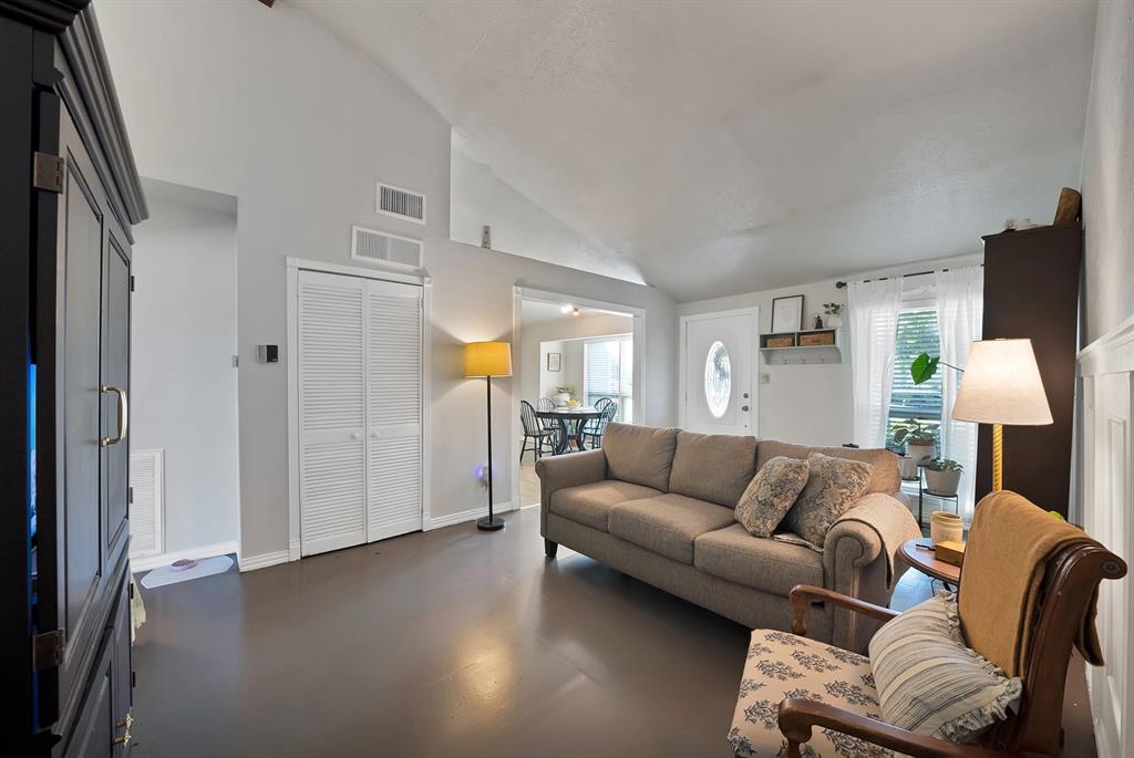 9519 County View Rd, Dallas, TX 75249 photo