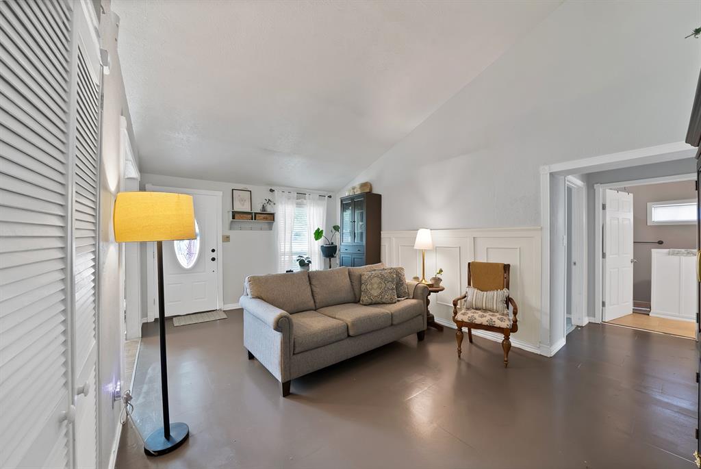 9519 County View Rd, Dallas, TX 75249 photo