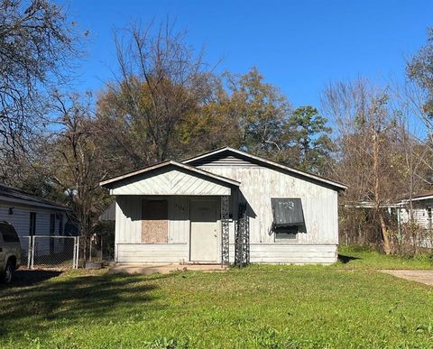 Single Family Residence in Shreveport LA 3128 Lindholm Street.jpg
