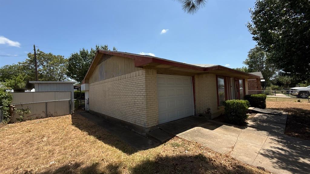3976 Avocado Dr, Dallas, TX 75241 photo