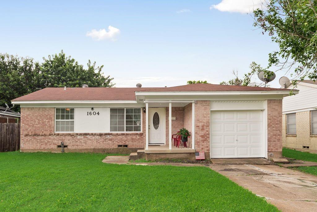 1604 Summit St, Mesquite, TX 75149