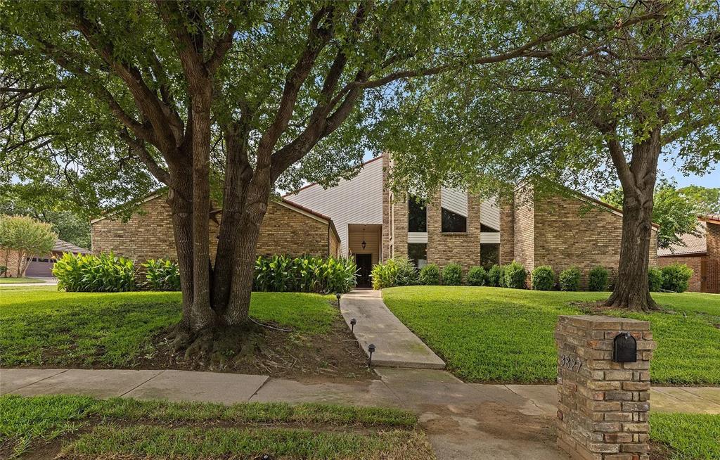 3827 Ashbury Ln, Bedford, TX 76021