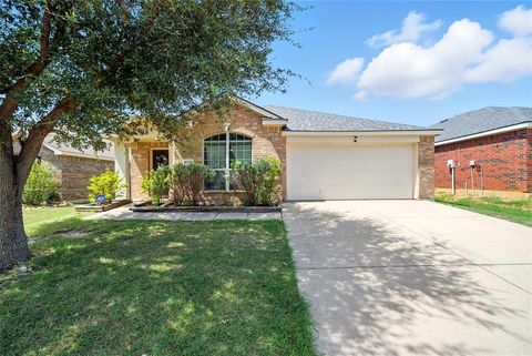 Single Family Residence in Fort Worth TX 6337 Stone Lake Drive.jpg