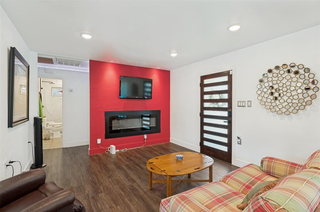 9824 Witham St, Dallas, TX 75220 photo