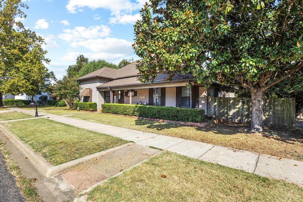 302 W Main St, Honey Grove, TX 75446 photo