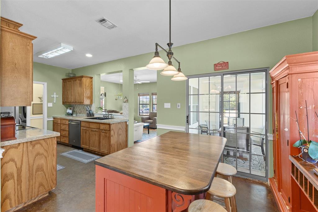 325 Bolton Rd, Granbury, TX 76049 photo