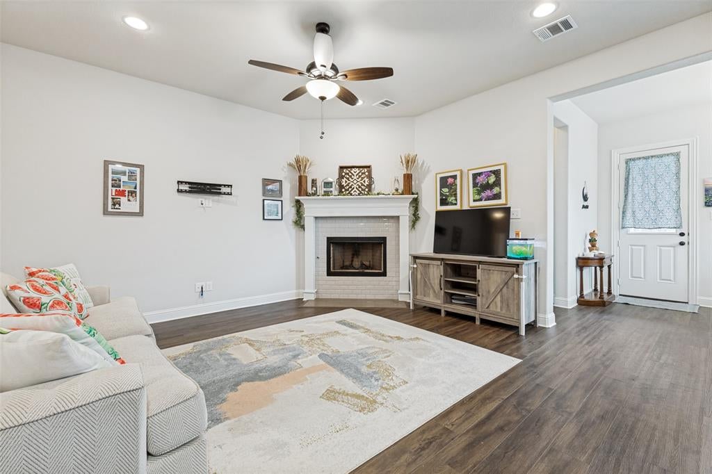 815 Wolf Spring Rd, Ferris, TX 75125 photo