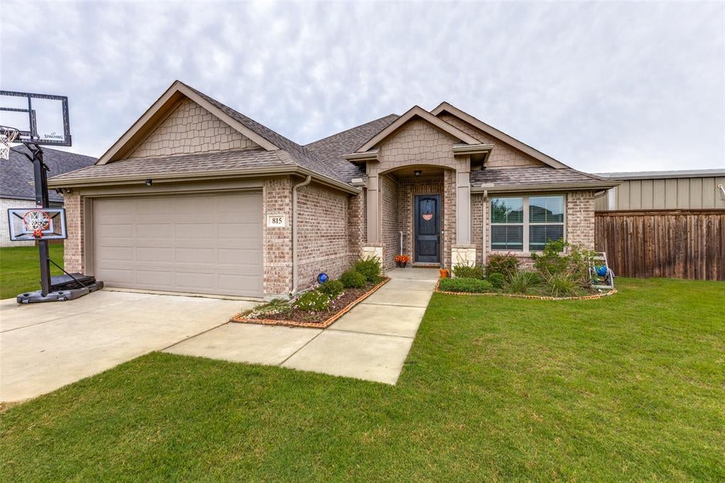 815 Wolf Spring Rd, Ferris, TX 75125