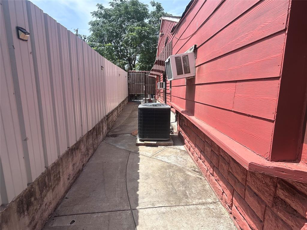 6709 Lovett Ave, Dallas, TX 75227 photo