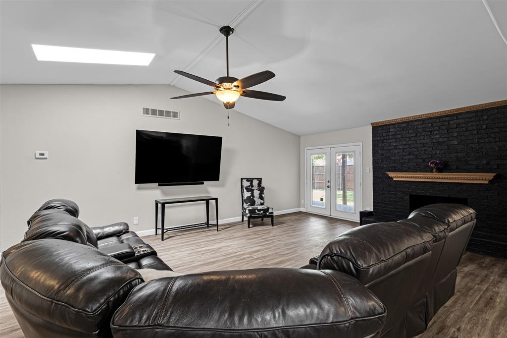 1644 Glenhill Ln, Lewisville, TX 75077 photo