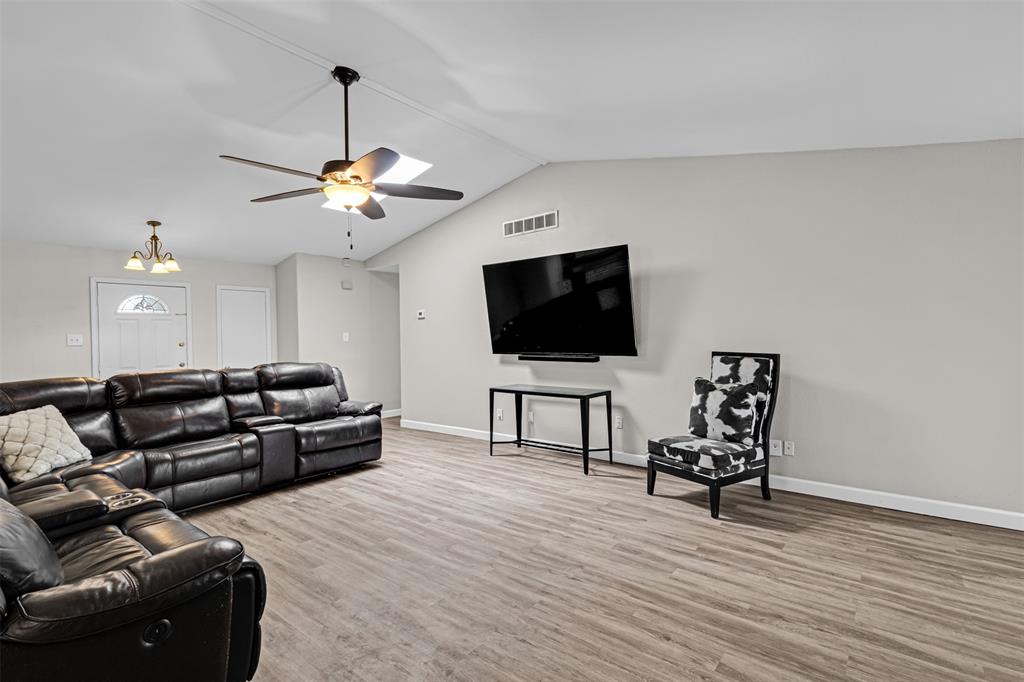 1644 Glenhill Ln, Lewisville, TX 75077 photo
