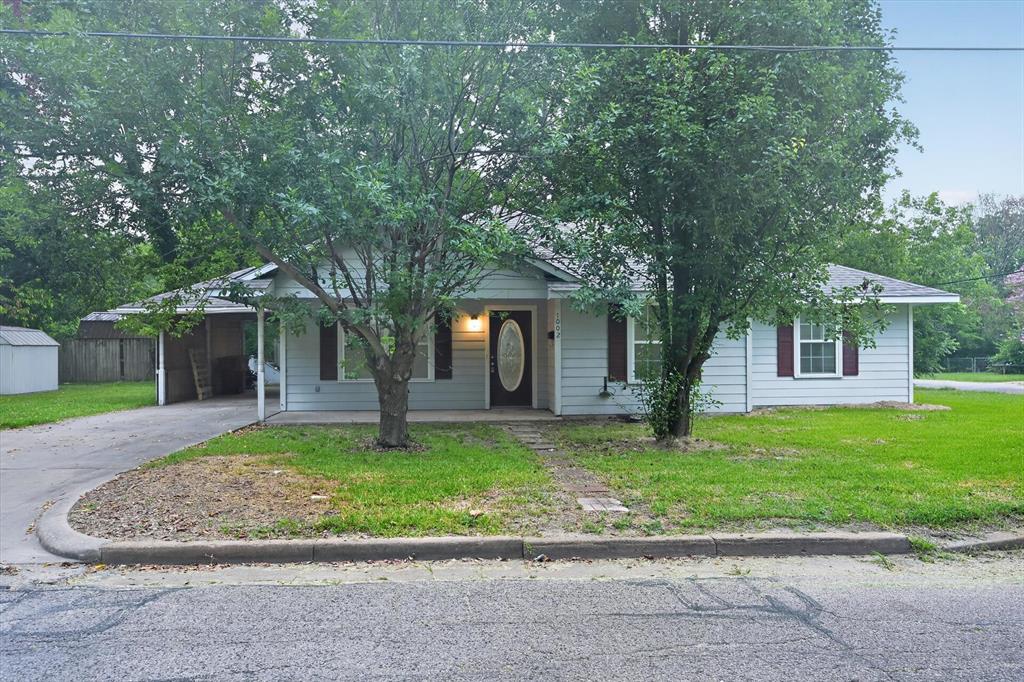 1002 Pine St, Bonham, TX 75418