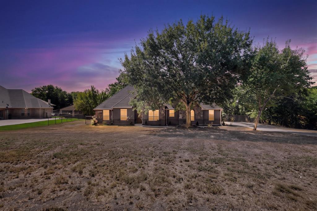 108 Winding Way, Azle, TX 76020