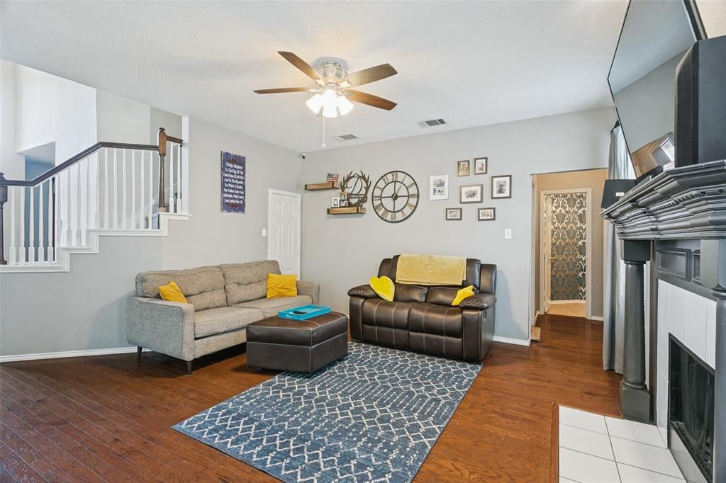 1400 Wentworth Dr, Lewisville, TX 75067 photo