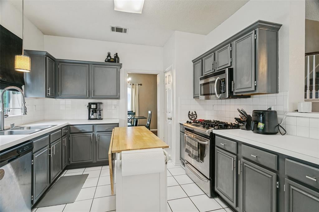 1400 Wentworth Dr, Lewisville, TX 75067 photo