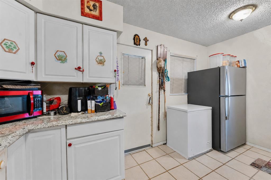 915 Liberty Dr, Irving, TX 75061 photo