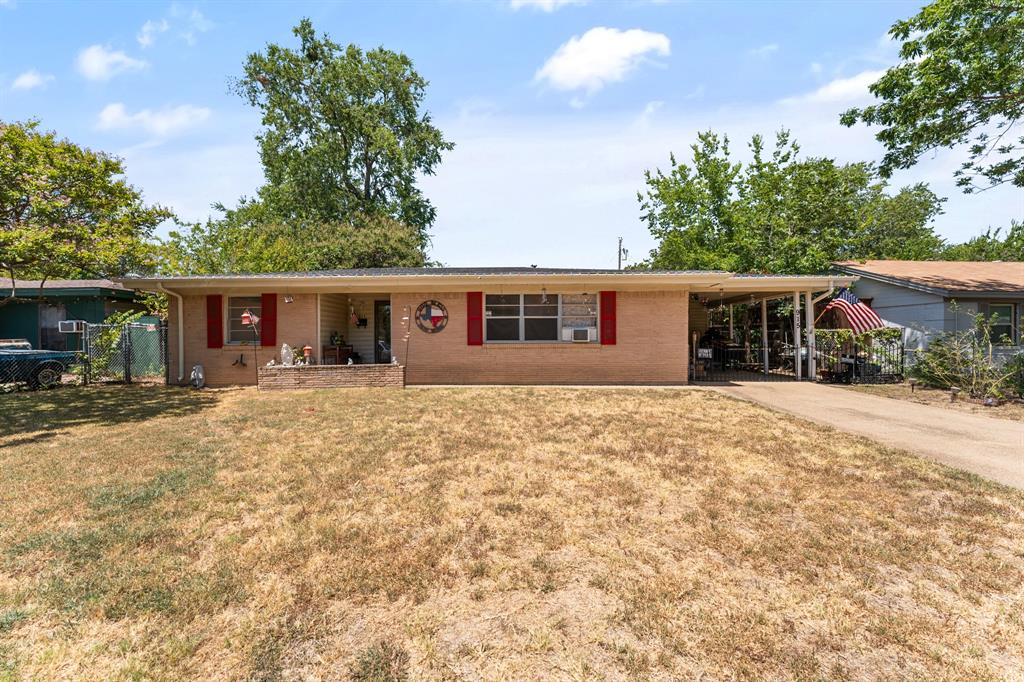 915 Liberty Dr, Irving, TX 75061