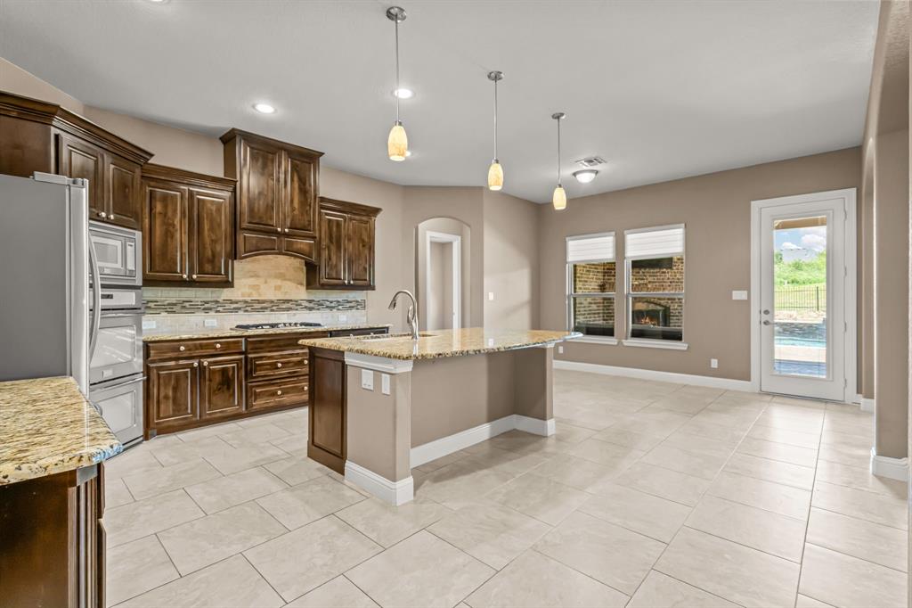 12731 Bella Roma Dr, Fort Worth, TX 76126 photo