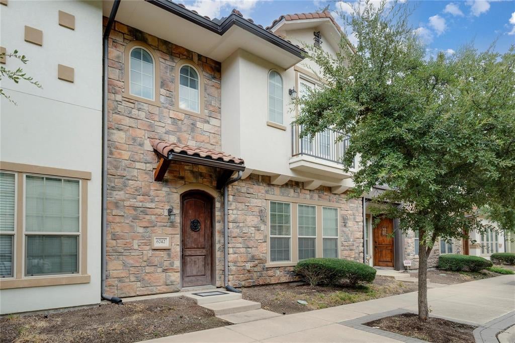 6742 Estrella 26, Irving, TX 75039