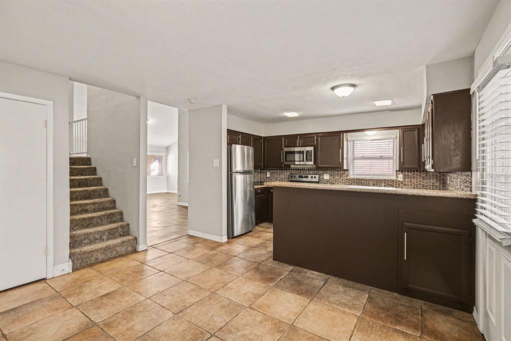 1606 Hawthorne Dr, Arlington, TX 76012 photo