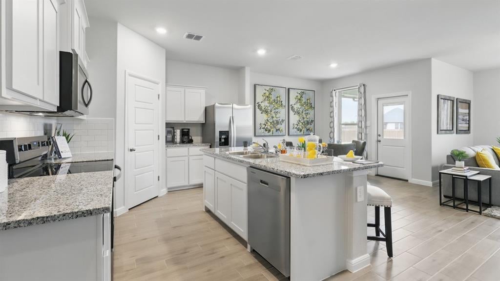 404 Sunday Silence Way, Granbury, TX 76049 photo