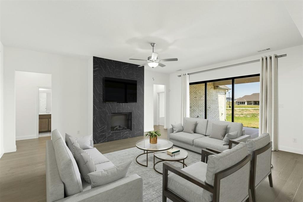 313 Hollingsworth Ln, Glenn Heights, TX 75154 photo