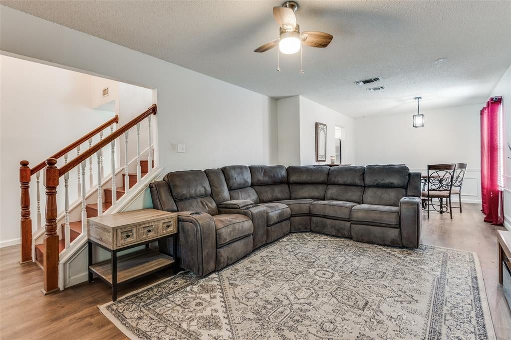 627 Lemon Dr, Arlington, TX 76018 photo