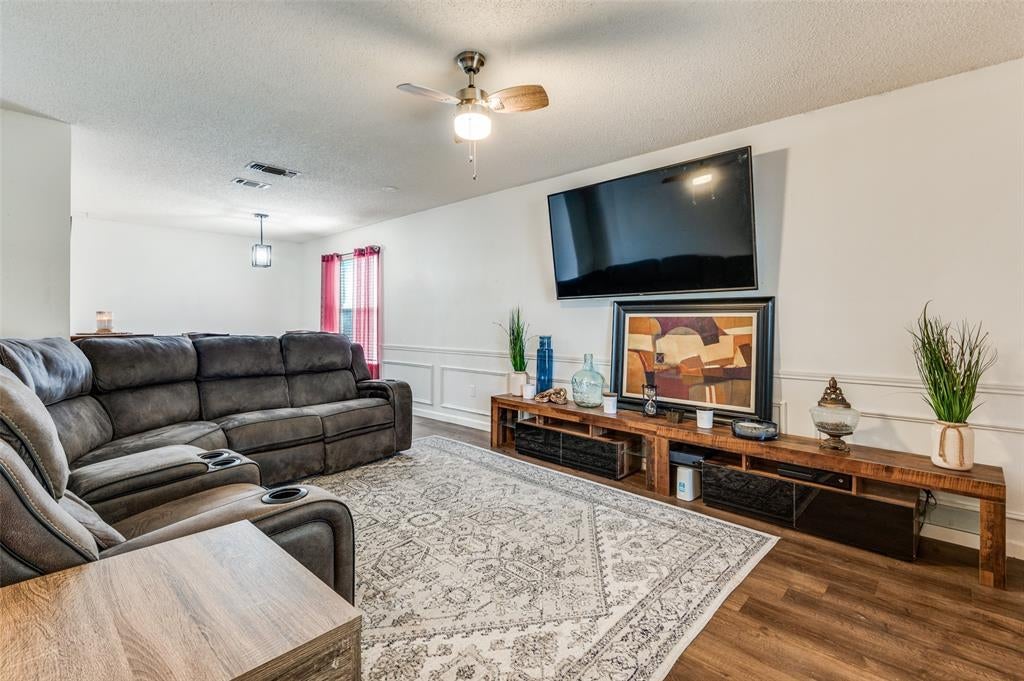 627 Lemon Dr, Arlington, TX 76018 photo