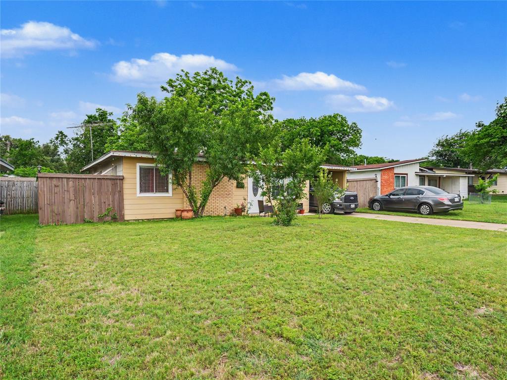 1217 California Pkwy, Fort Worth, TX 76134