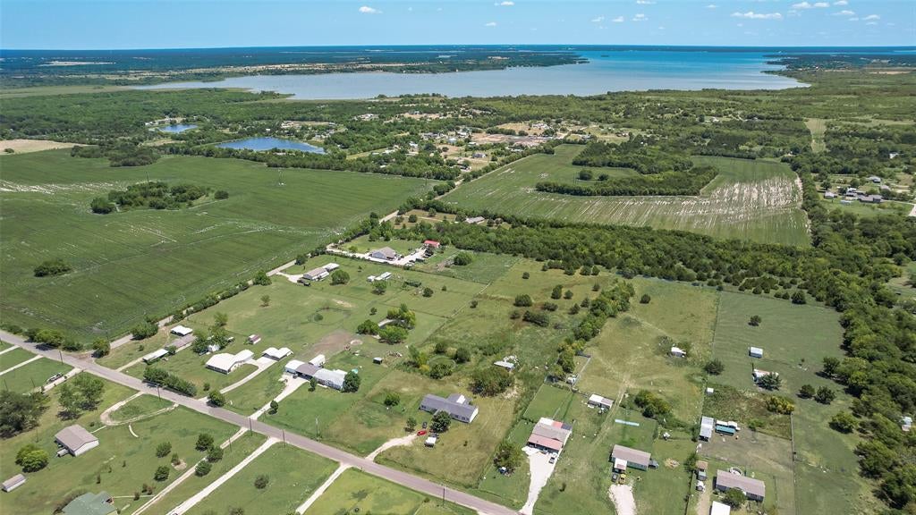 8910 County Road 3602, Quinlan, TX 75474 photo