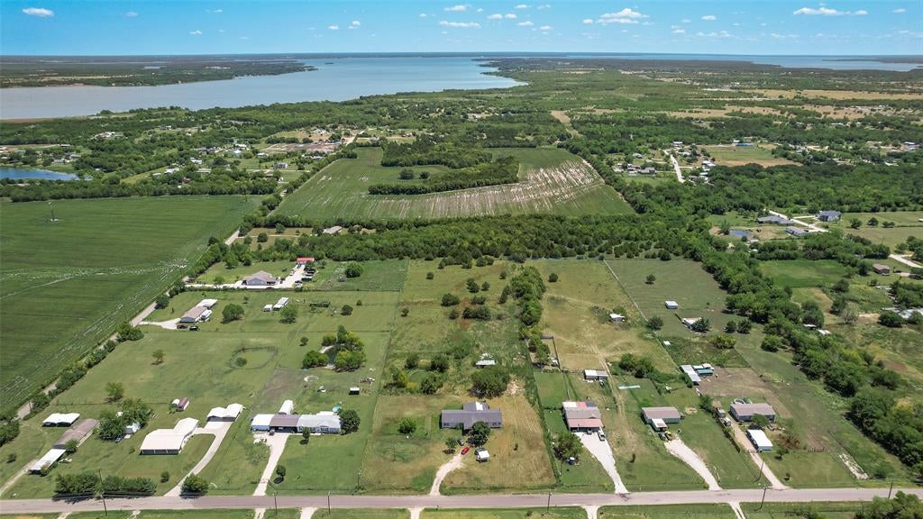8910 County Road 3602, Quinlan, TX 75474 photo