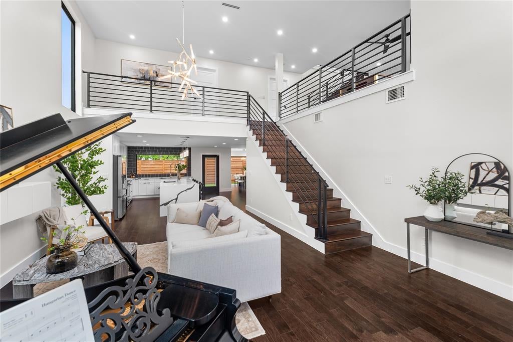 3321 Coronet Blvd, Dallas, TX 75212 photo