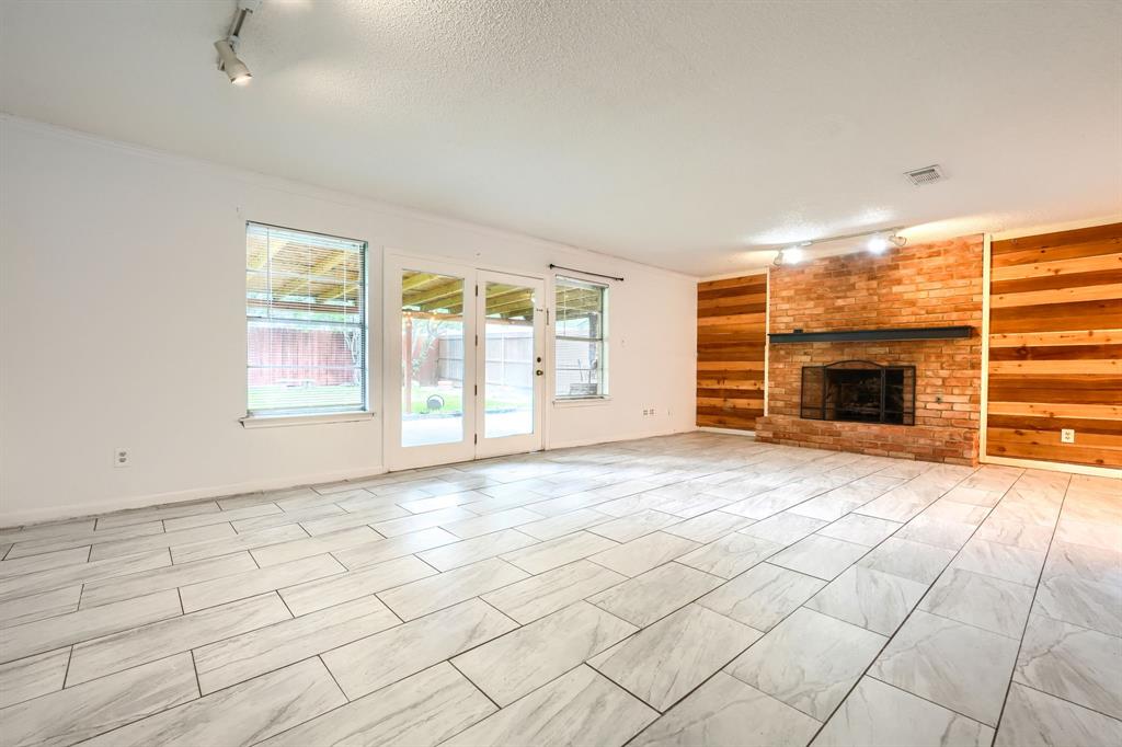 821 Prestwick St, Bedford, TX 76022 photo